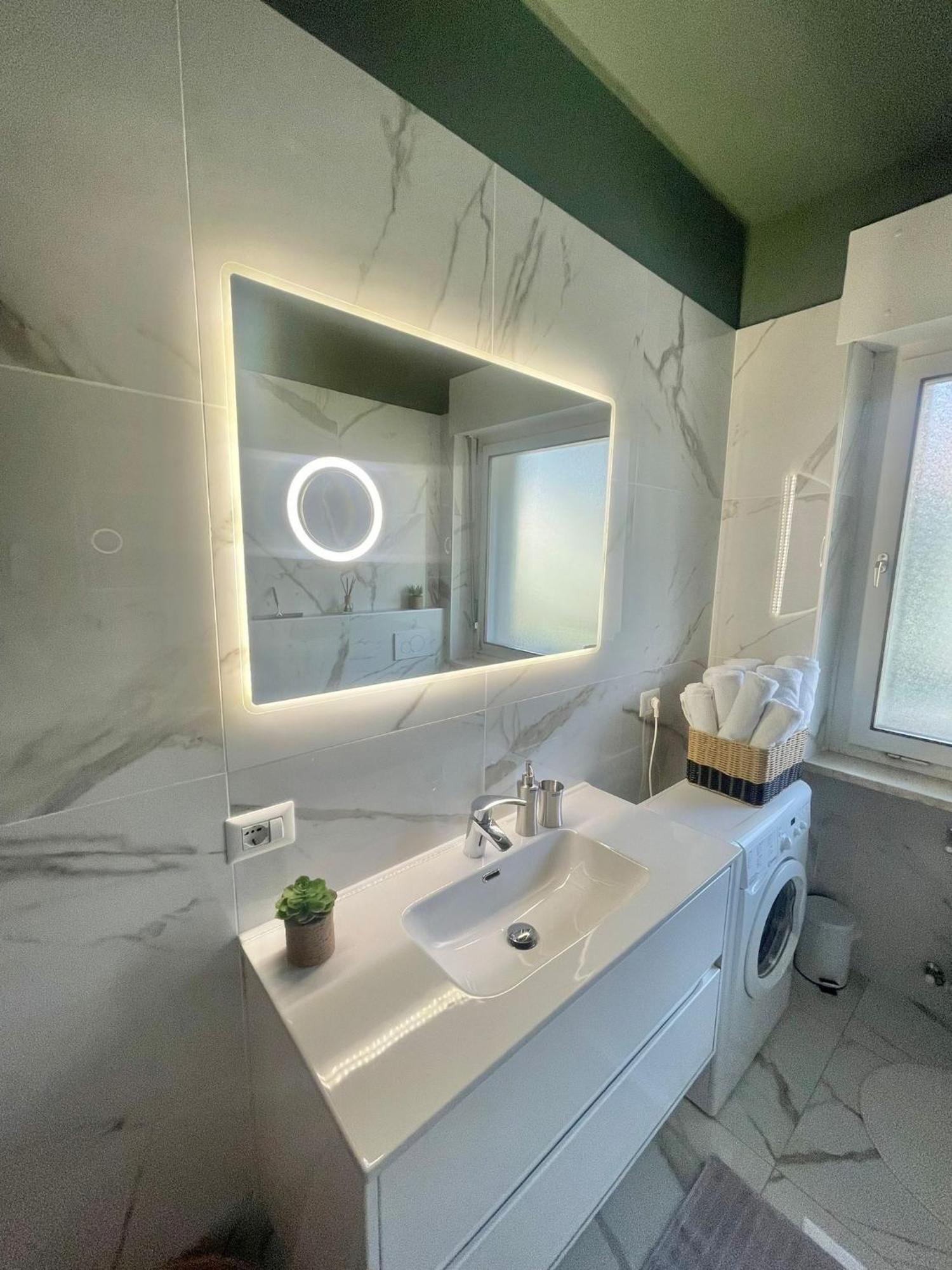 Residenza Xxx Aprile Apartment Merano Bagian luar foto